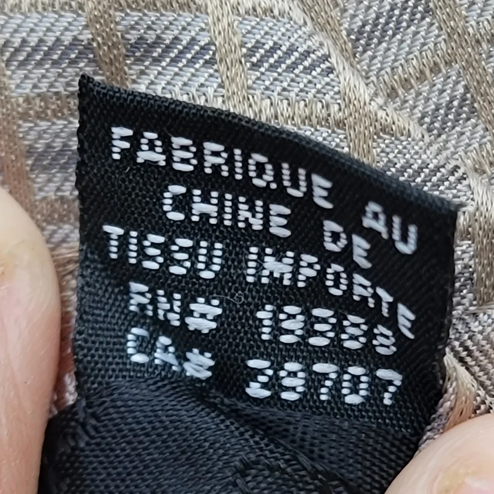 Calvin Klein Men's Tie dry clean only.